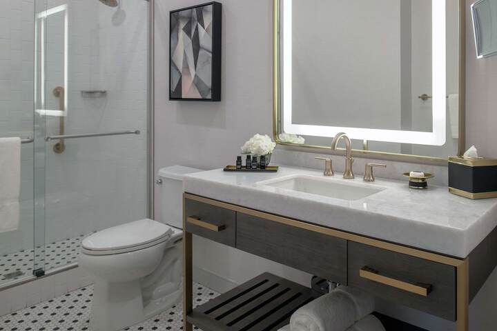 Tulsa Club Hotel Curio Collection by Hilton