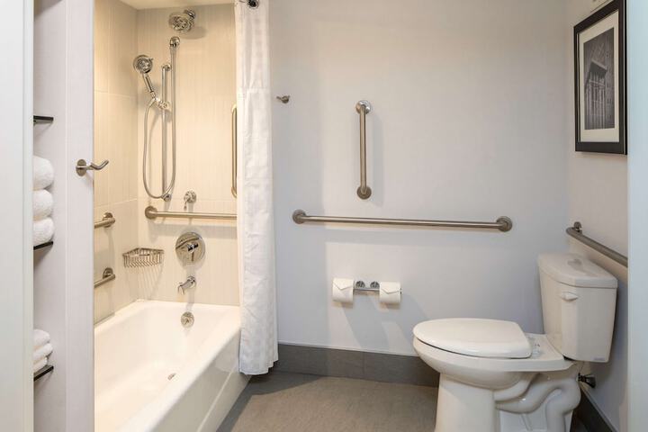 DoubleTree by Hilton Pittsburgh - Cranberry