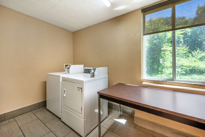 Comfort Inn & Suites East Hartford - Hartford