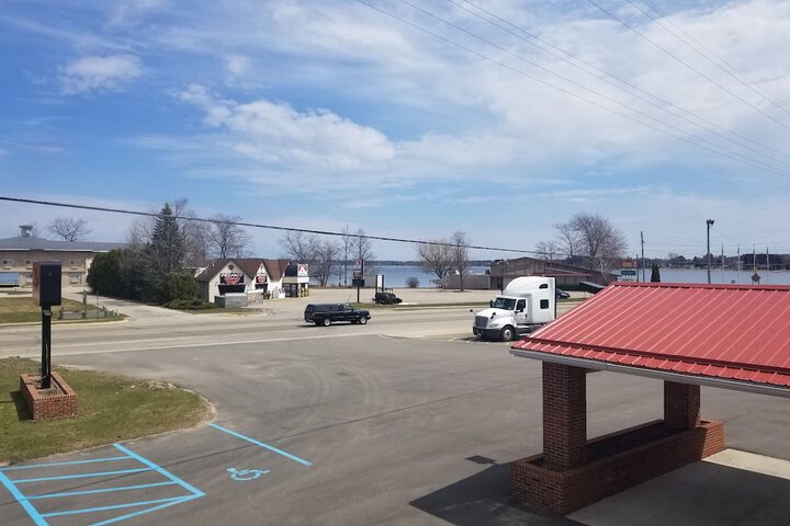 Econo Lodge Cadillac