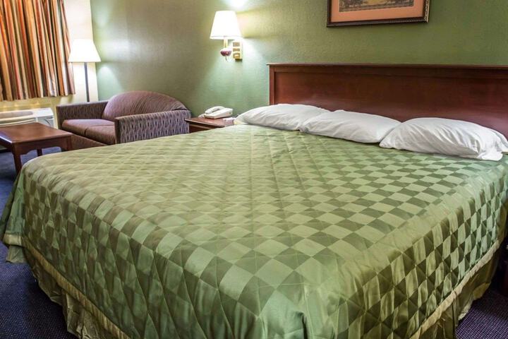 Rodeway Inn & Suites Plymouth Hwy 64