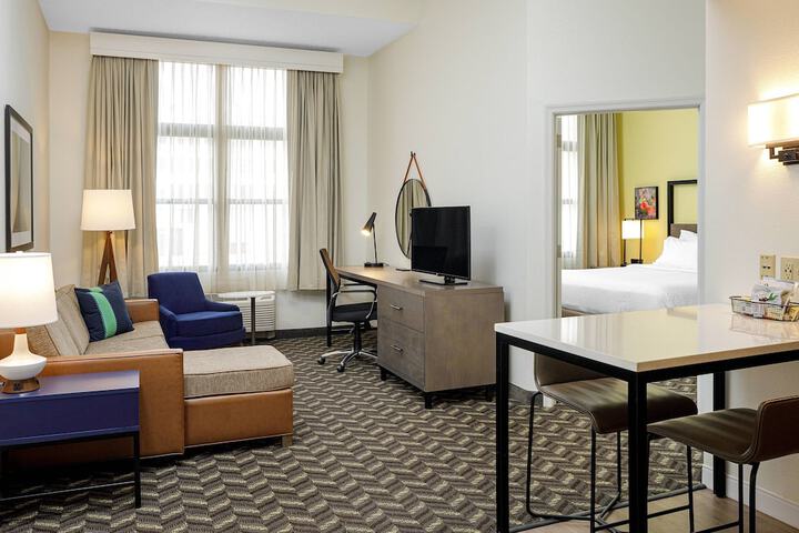 Room 32 of 42