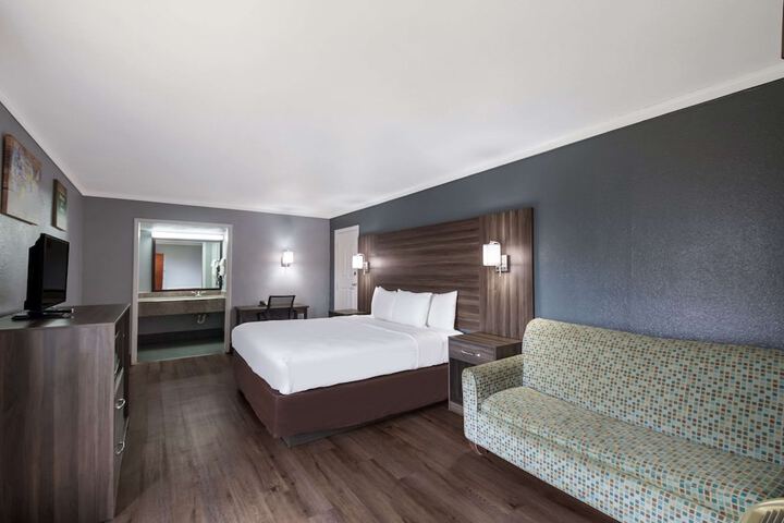 Room 17 of 36