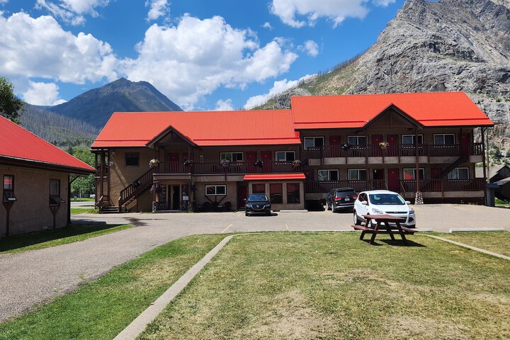 Aspen Village Inn