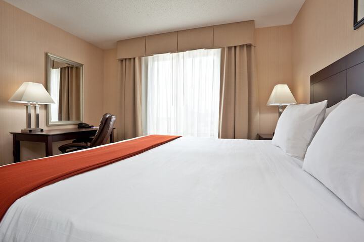 Holiday Inn Express Hotels and Suites Dayton North Tipp City by IHG