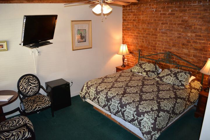 Room 32 of 100