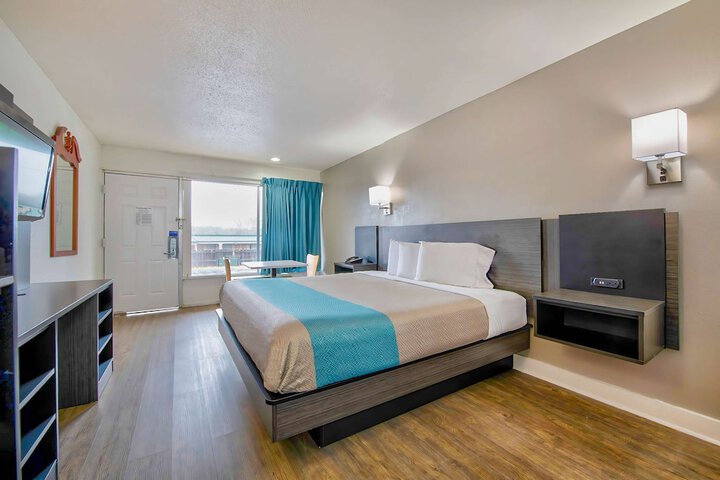 Room 22 of 27