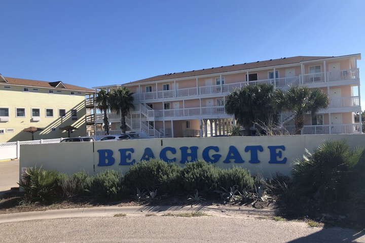 Beachgate CondoSuites and Oceanfront Resort