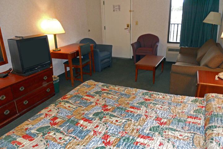 Room 12 of 18
