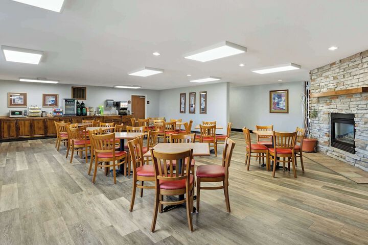 Quality Inn & Suites Fort Madison near Hwy 61