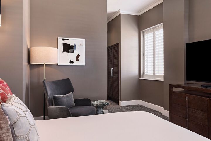Room 33 of 83