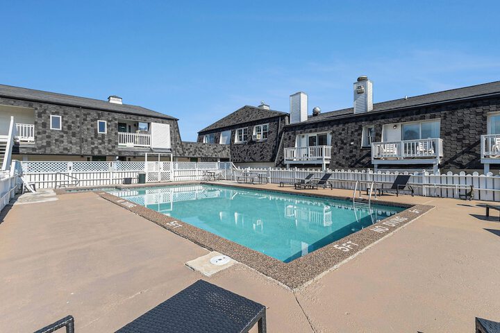 Snyders Shoreline Inn