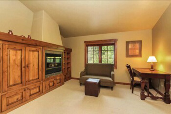 Discovery Chalet 374 - Three Bedroom Cabin
