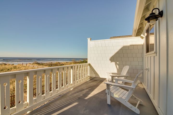 Scenic Bandon Vacation Rental w / Beach Access!