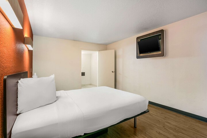 Room 12 of 46
