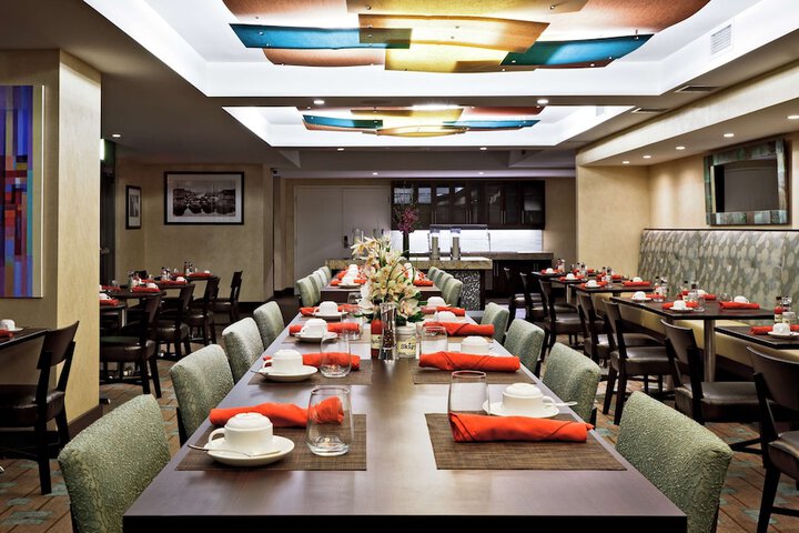 Dining 40 of 56