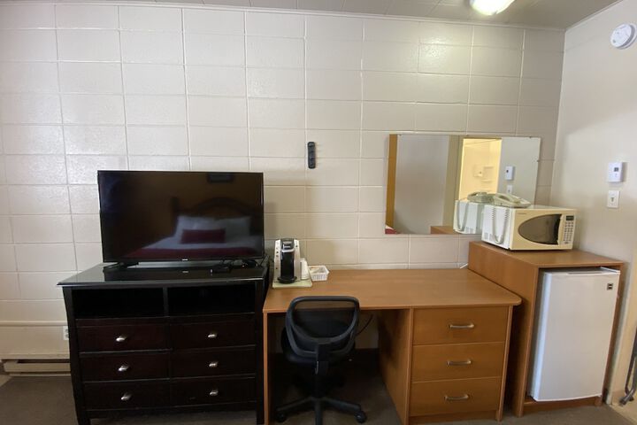 Dauphin Inn Express