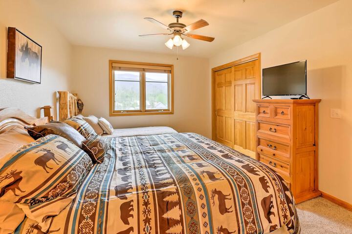 Steps to Grand Lake: Condo w / Deck & Mtn Views