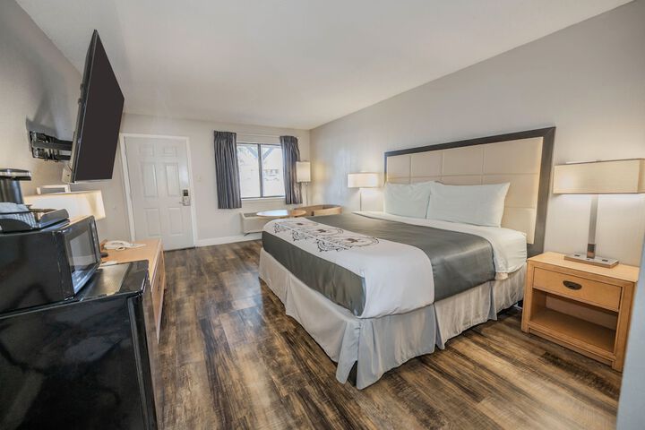 Room 9 of 26