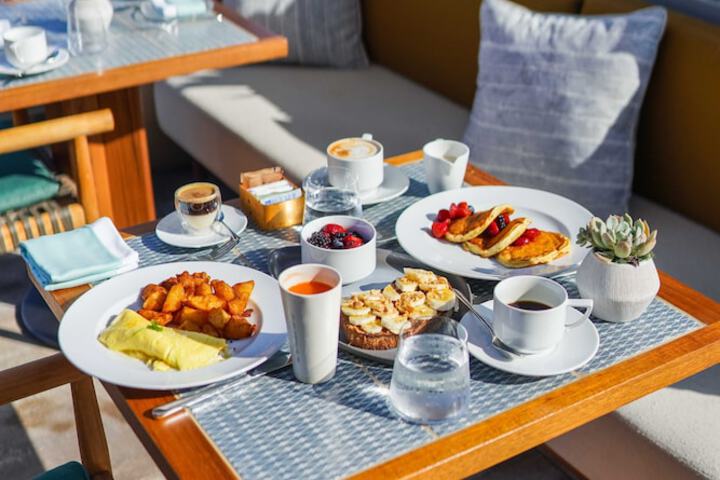 Breakfast/Coffee Service 207 of 274