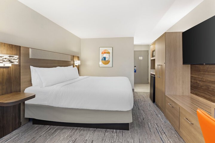 Holiday Inn Express Hyannis Cape Cod by IHG