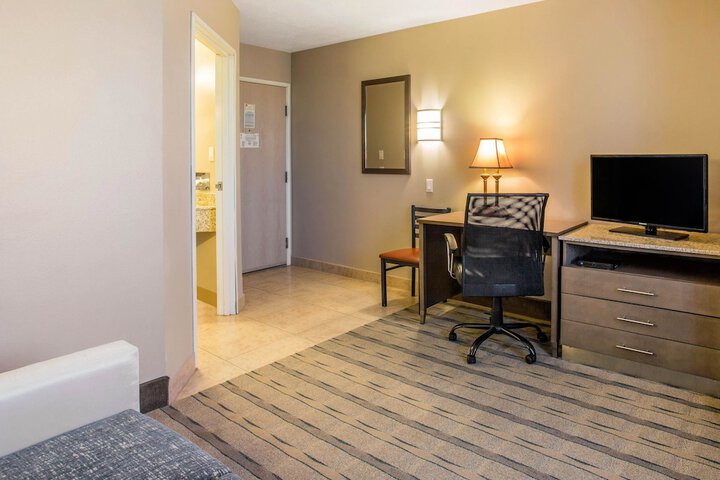 Room 33 of 54
