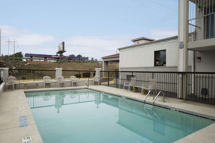 Pool 4 of 23