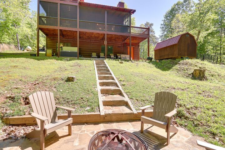 Private Ellijay Cabin w / Hot Tub & Amenities!