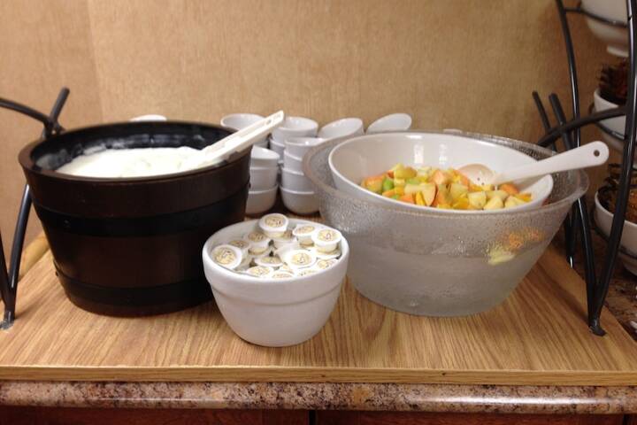 Breakfast/Coffee Service 36 of 52