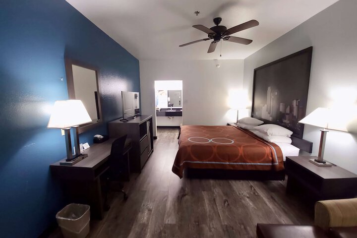 Room 13 of 18