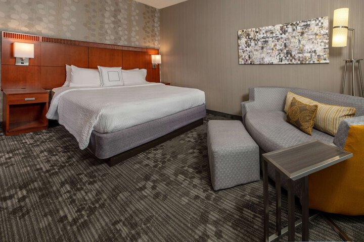 Room 10 of 27