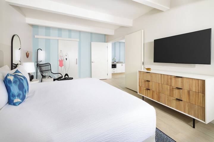 Room 32 of 77