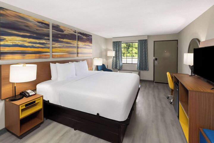 Room 17 of 26