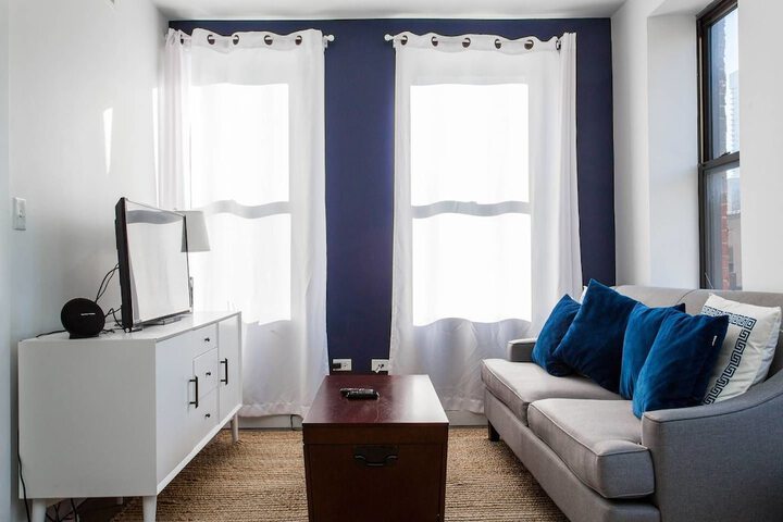 Room 9 of 18