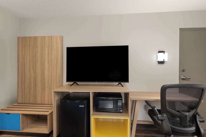 Room 17 of 39