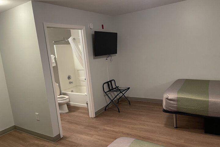 Room 10 of 25