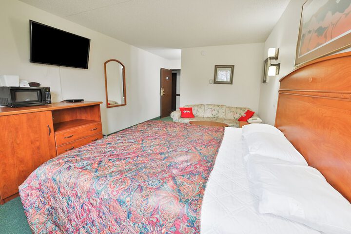 OYO Hotel Pipestone MN Canterbury Park