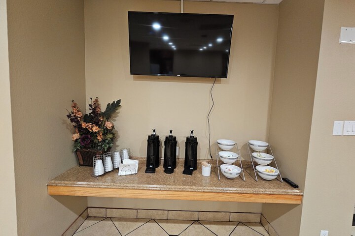 Clarion Inn & Suites Roswell