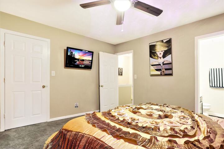Room 102 of 123