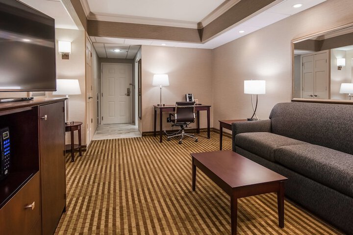 Room 6 of 25