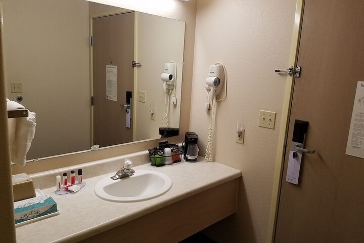 Simple Rewards Inn