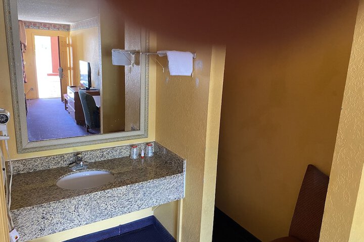 Room 25 of 25