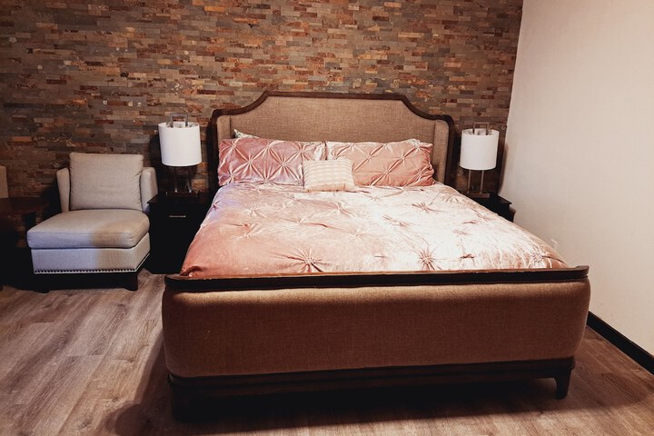 Room 33 of 63