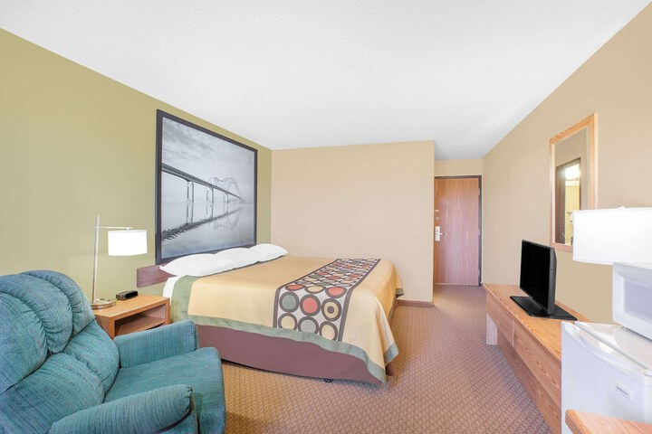 Room 11 of 15