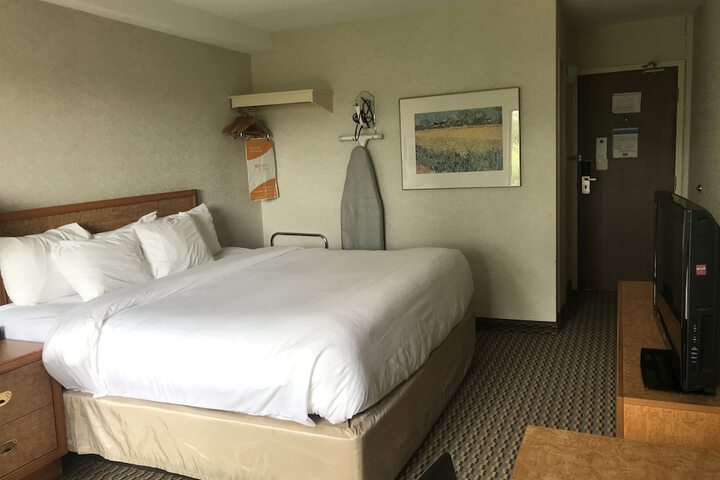 Room 7 of 18