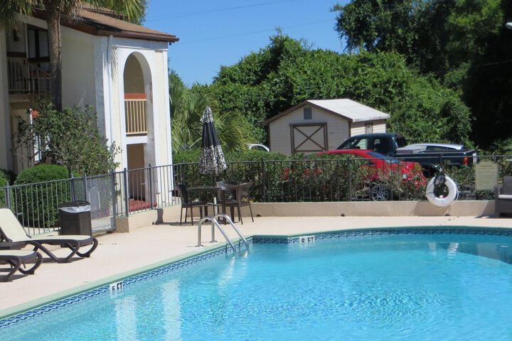 Pool 4 of 36