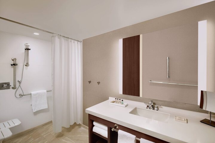 Room 32 of 59
