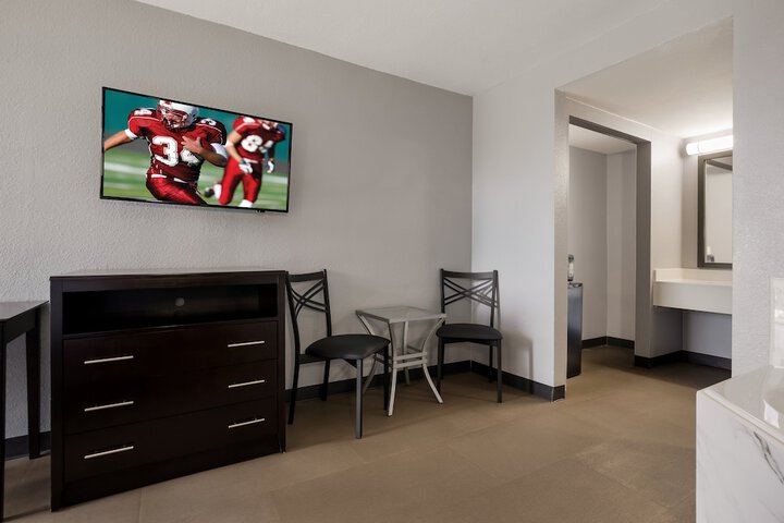 Room 16 of 36