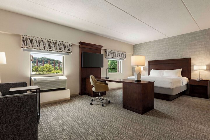 Hampton Inn & Suites Pittsburgh / Waterfront-West Homestead