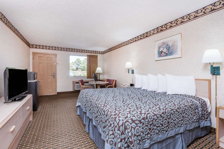 Room 13 of 27